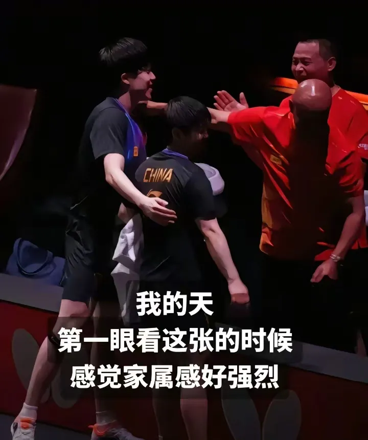 赛场上出现反转情节,观众掌声不断 赛场上出现反转情节,观众掌声不断